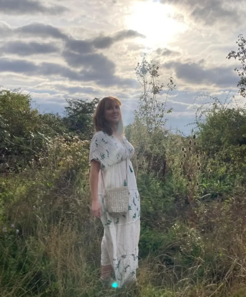 Sara Reiki Master Teacher and holistic therapist in London providing hands-on Reiki healing